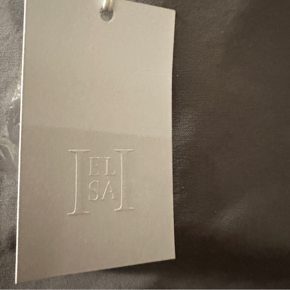 NWT Helsa Workwear Apron Mini Skirt Grey
Cotton canvas Revolve Large reg $178 - Picture 6 of 9